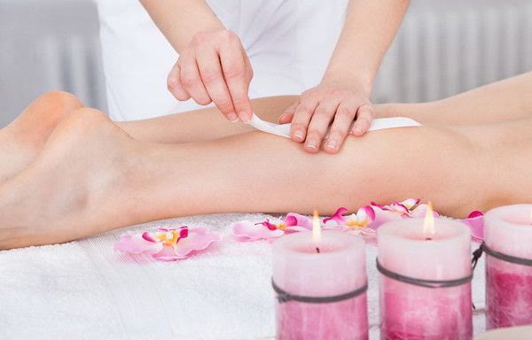 Prestation d’épilation à la cire des jambes – illustration Lys Sensation