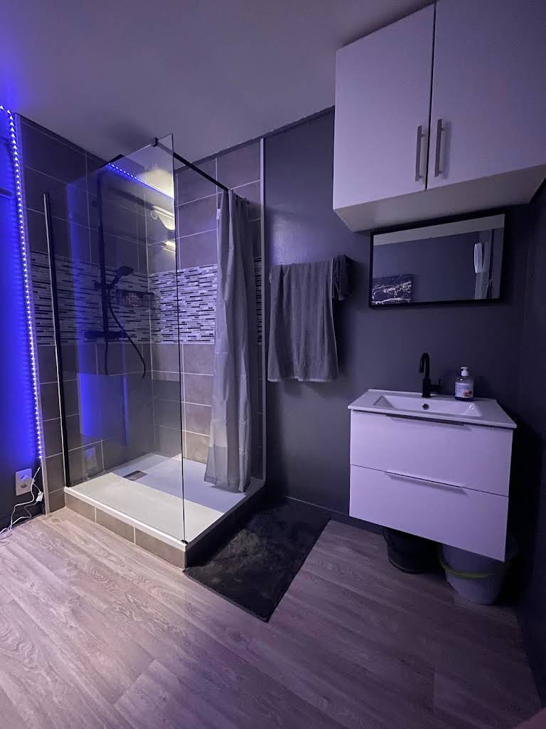 Équipements et espace du salon Massage Echo à Paris Nation